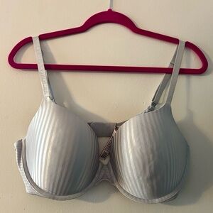 Victoria’s Secret bra 38DD